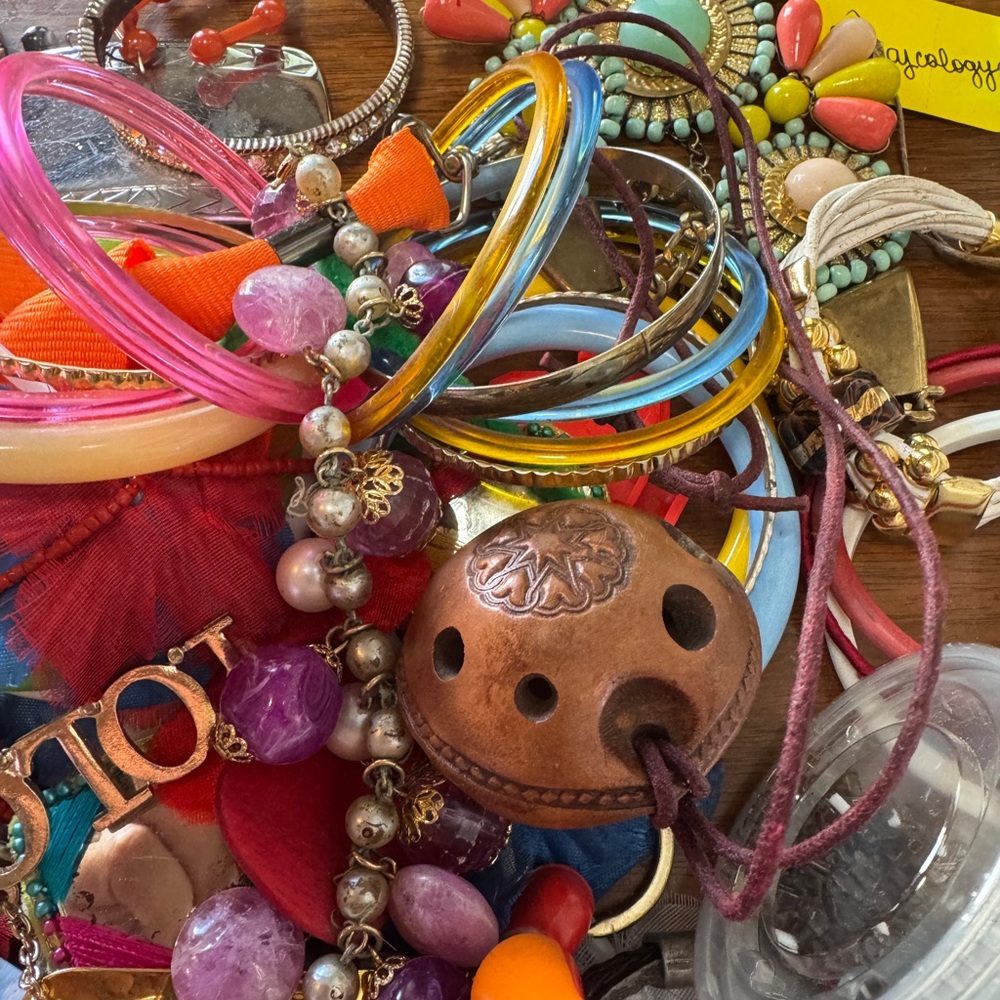 Mostly junk jewelry- 5 lbs - Picture 3 of 8